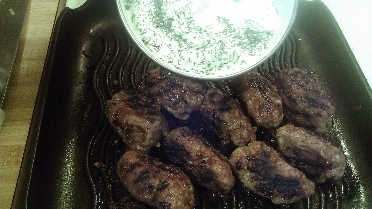 Grilled-Lamb-Meatballs-with-Tzaziki-e1432611017797